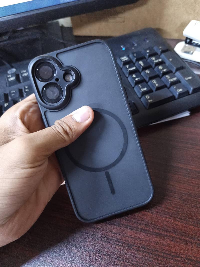 Apple iPhone 16 6