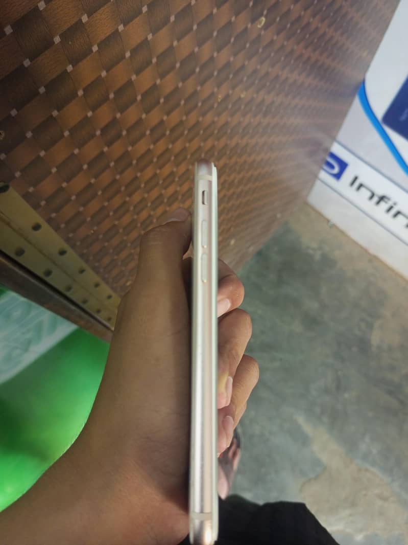 Apple iPhone 8 0