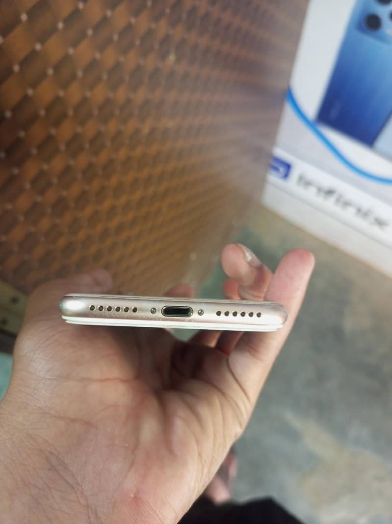 Apple iPhone 8 1