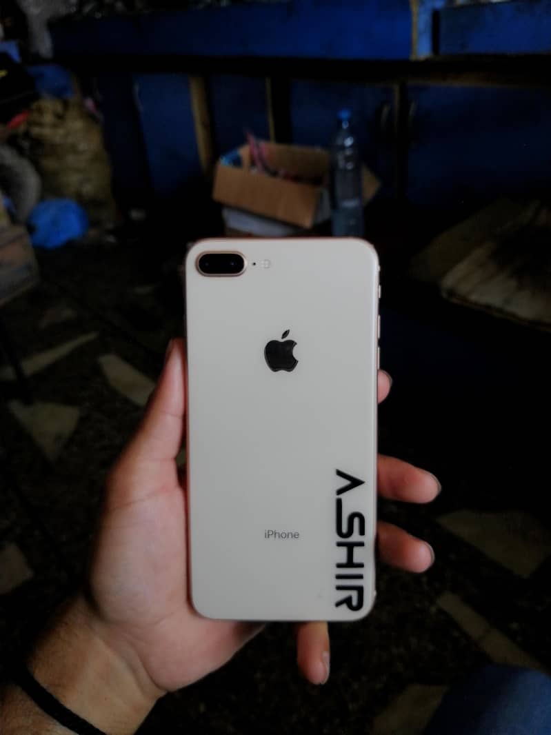 Apple iPhone 8 Plus 1