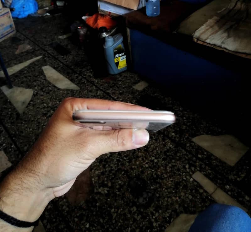 Apple iPhone 8 Plus 3