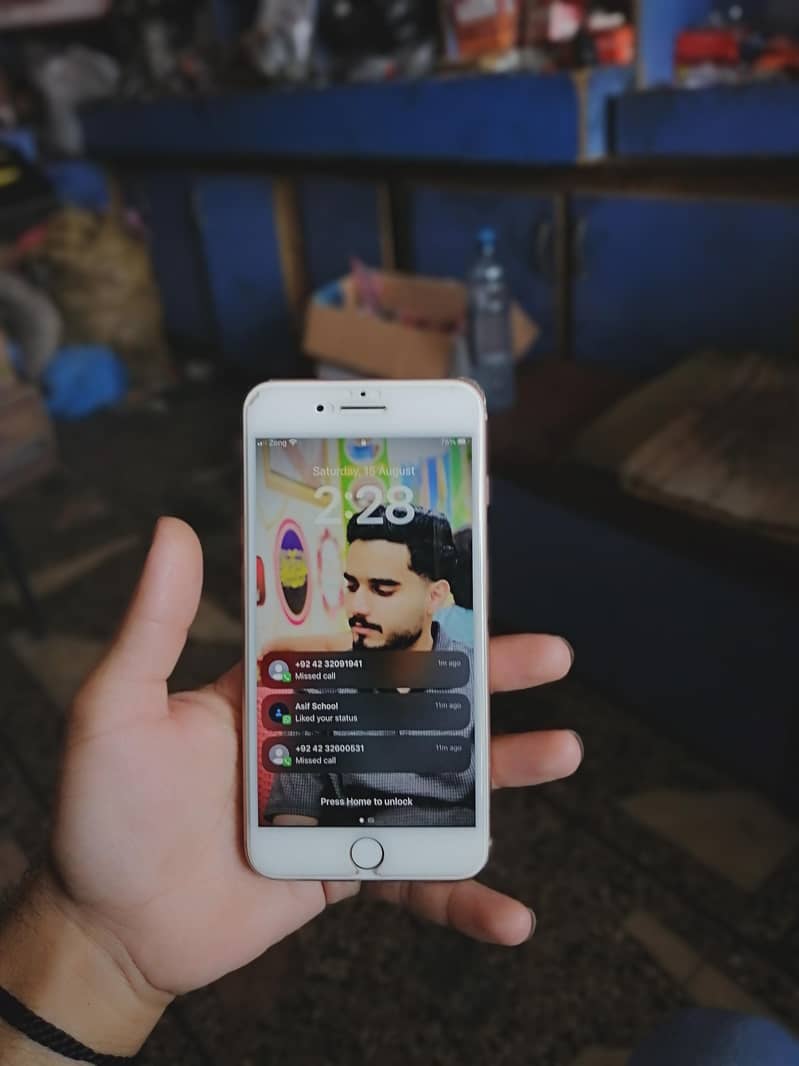 Apple iPhone 8 Plus 4