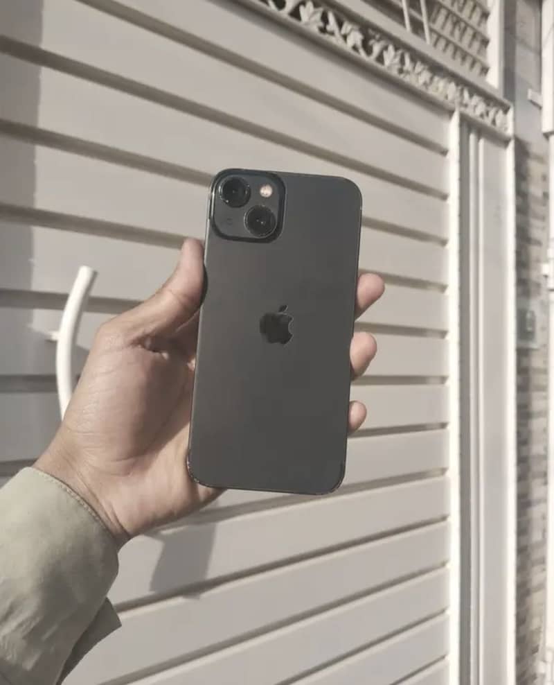 Apple iPhone 13 0