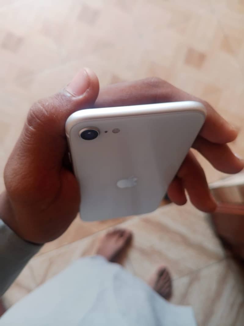 Apple iPhone SE 3