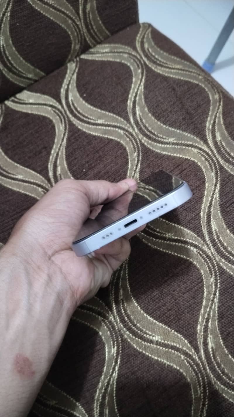 Apple iPhone 14 3