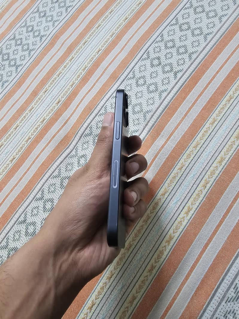 Apple iPhone 14 4