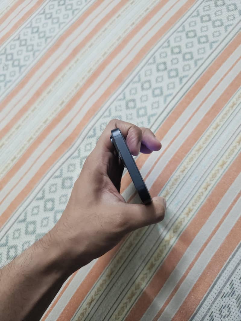 Apple iPhone 14 6