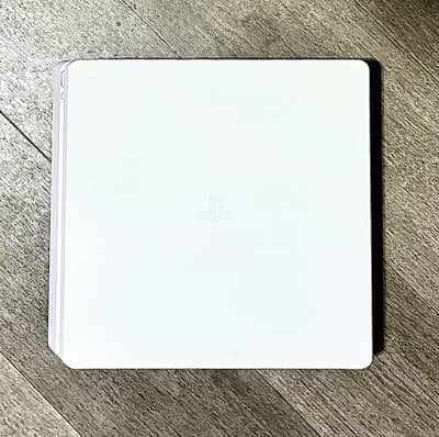 Sony PS4 slim 1tb playstation console for sale. ,,,,,,