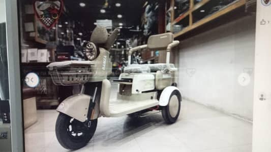 Three Wheeler Scooty for Sale
