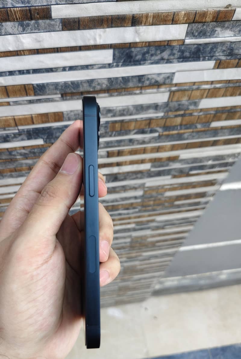 Apple iPhone 13 2