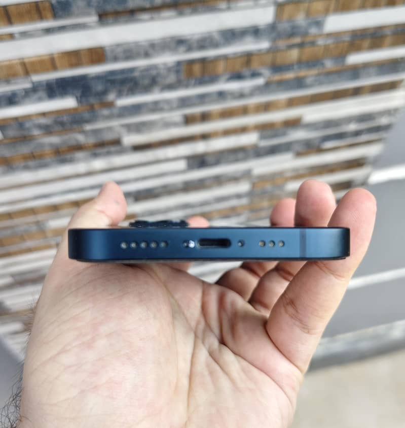 Apple iPhone 13 3