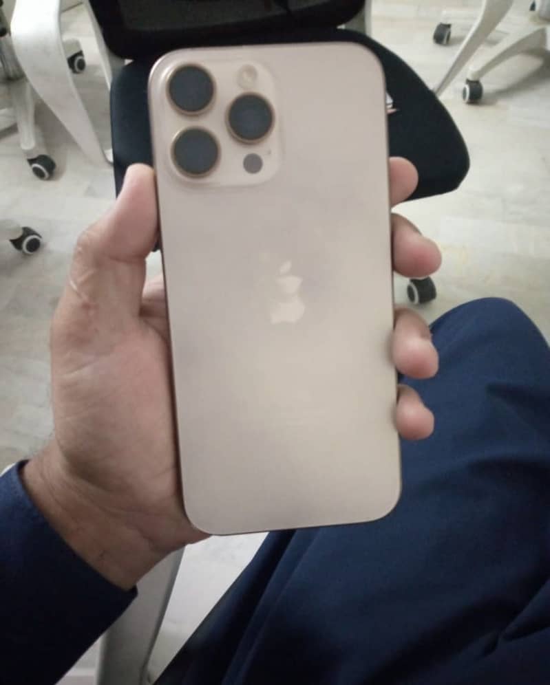 Apple iPhone 16 Pro Max 1