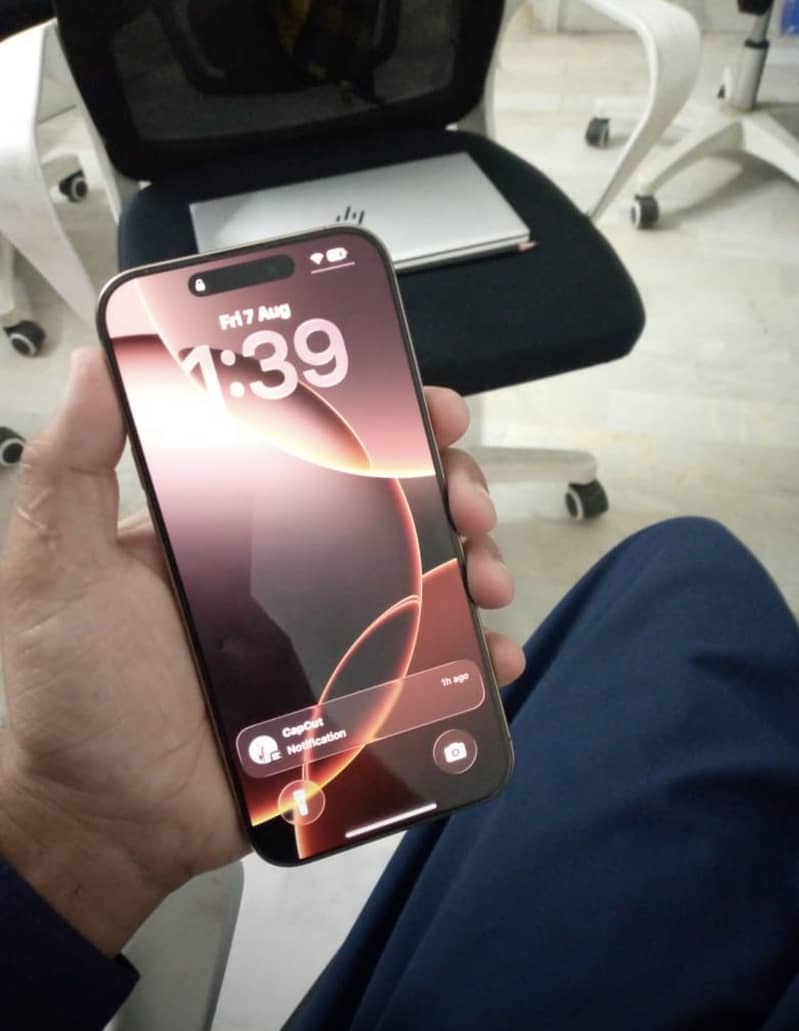 Apple iPhone 16 Pro Max 3