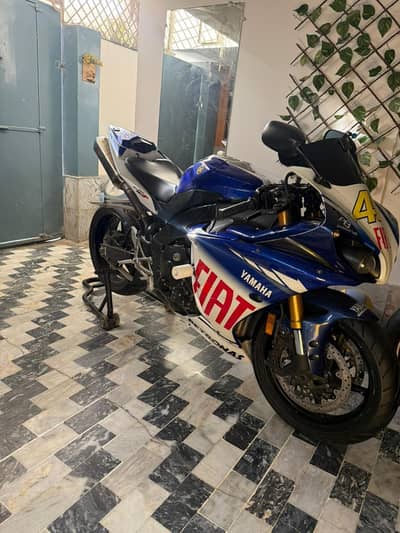 Yamaha R1 fiat edition model 2010