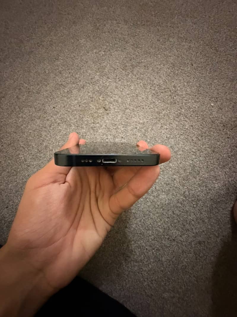 Apple iPhone 13 2