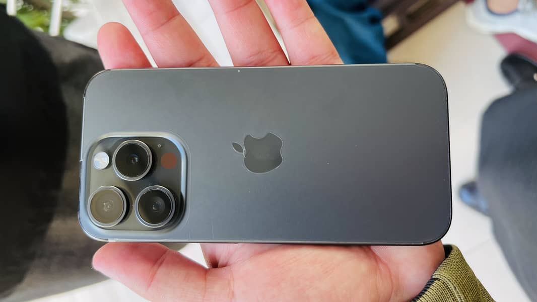 Apple iPhone 15 Pro 3