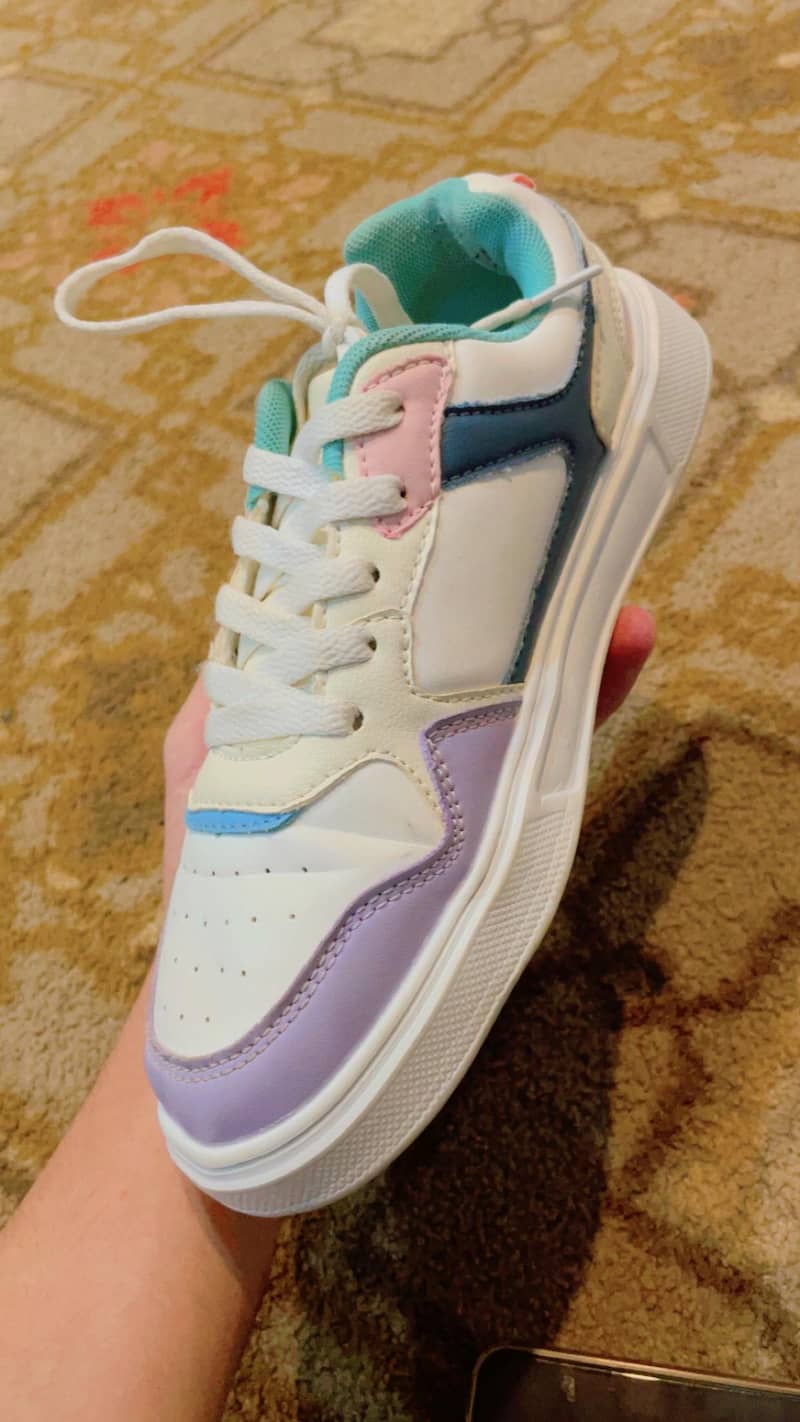 Shoe's 1