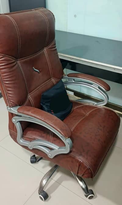 Comfortable Executive Revolving Office Chair for Sale