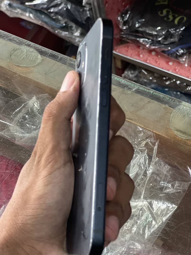 Apple iPhone 12 4