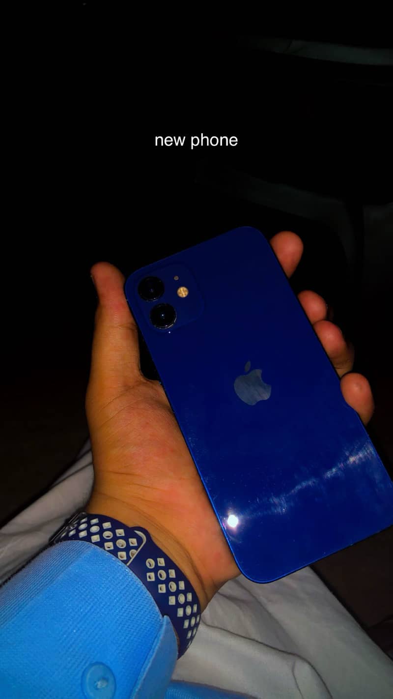 Apple iPhone 12 4