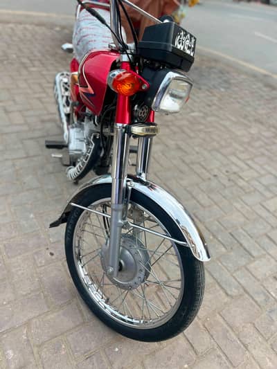 Honda bike 125 cc03285227667 argent for sale model 2020