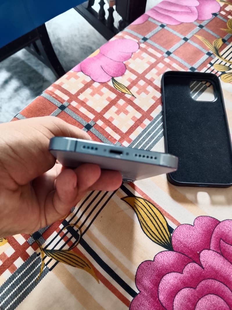 Apple iPhone 13 Pro Max 4