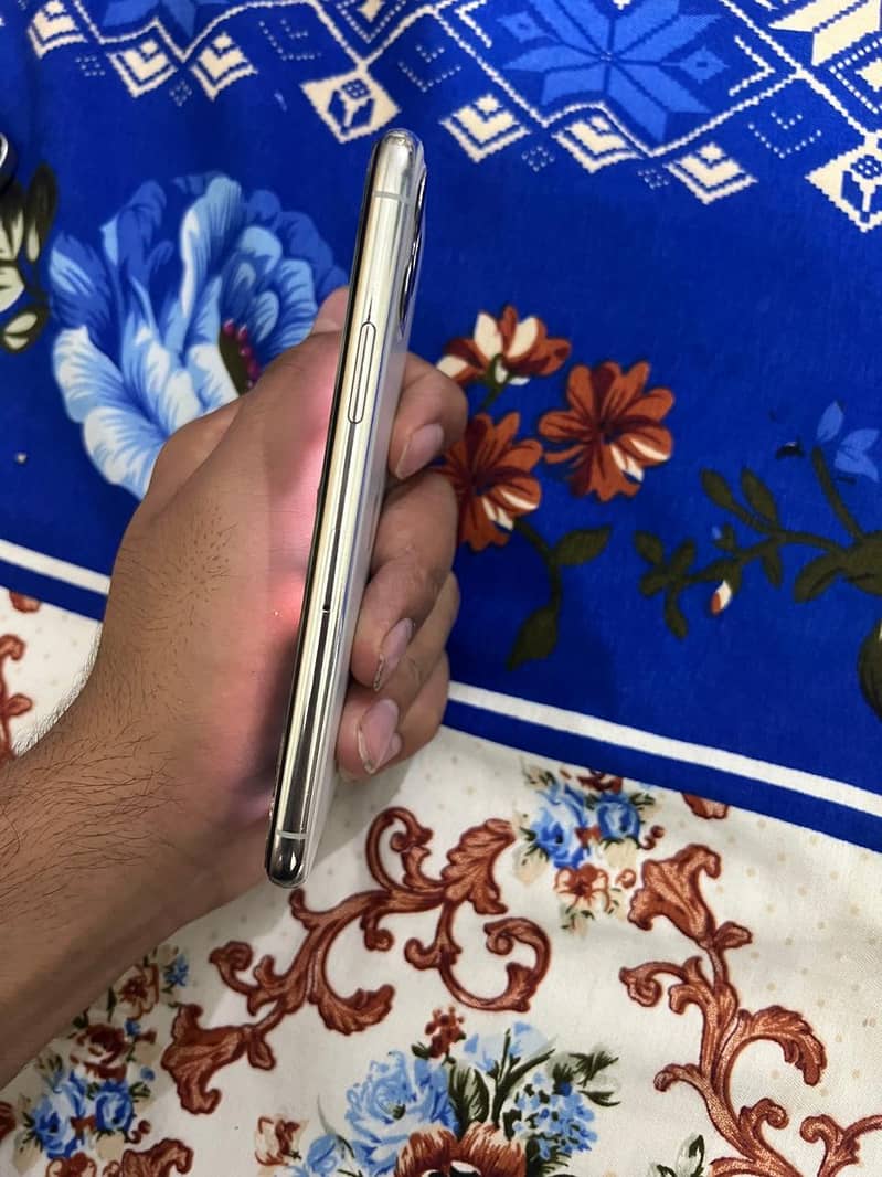 Apple iPhone 11 Pro 1