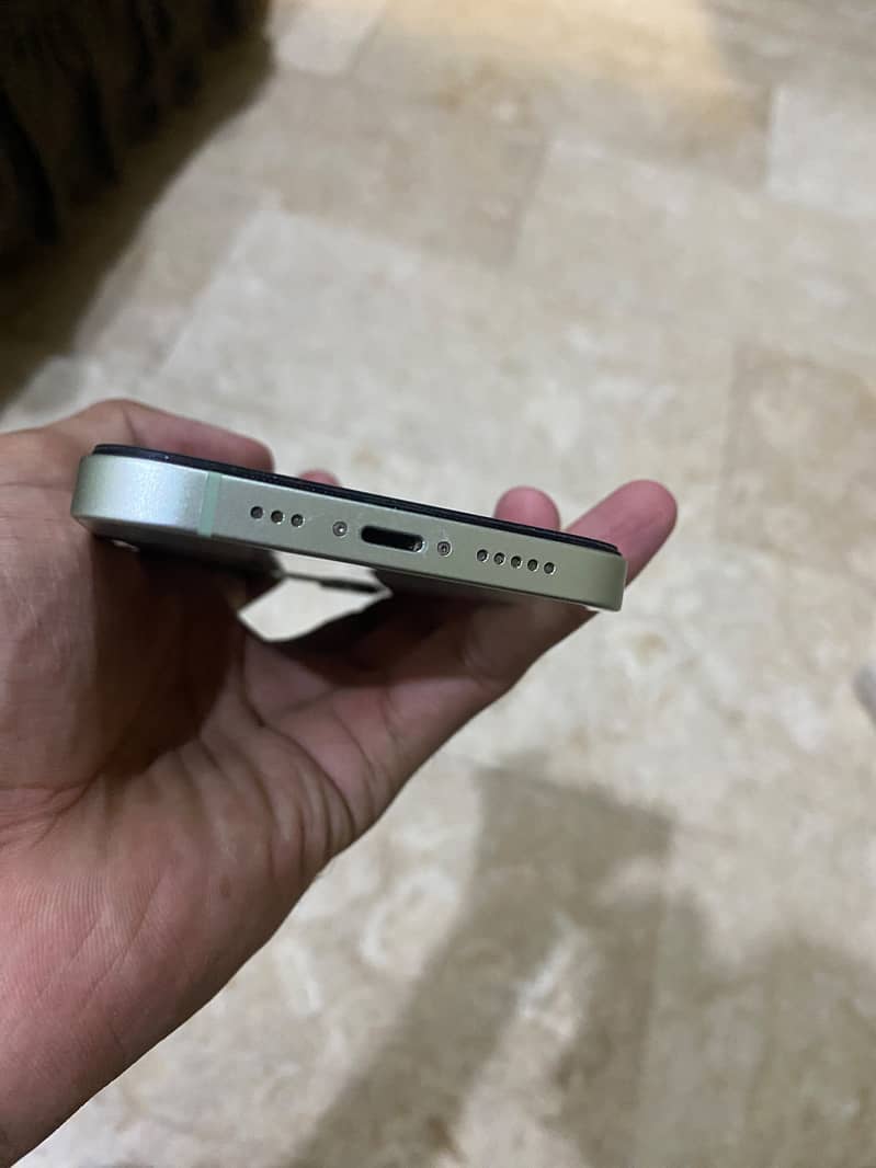 Apple iPhone 12 4
