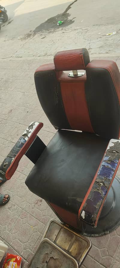 2 saloon chair