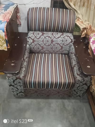 6 seater sofa set 9 by 10 condition cntct 03217203219