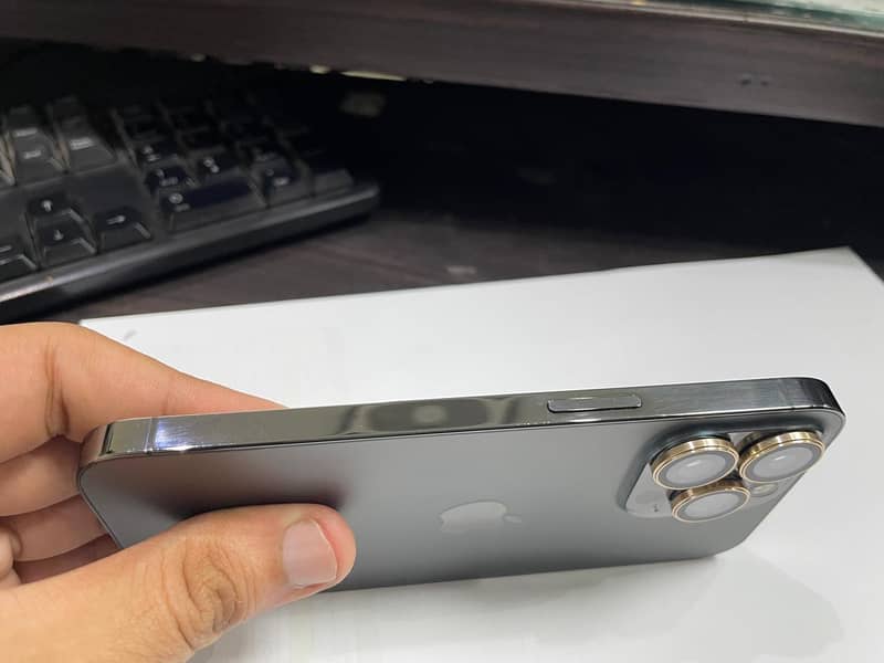 Apple iPhone 13 Pro 2
