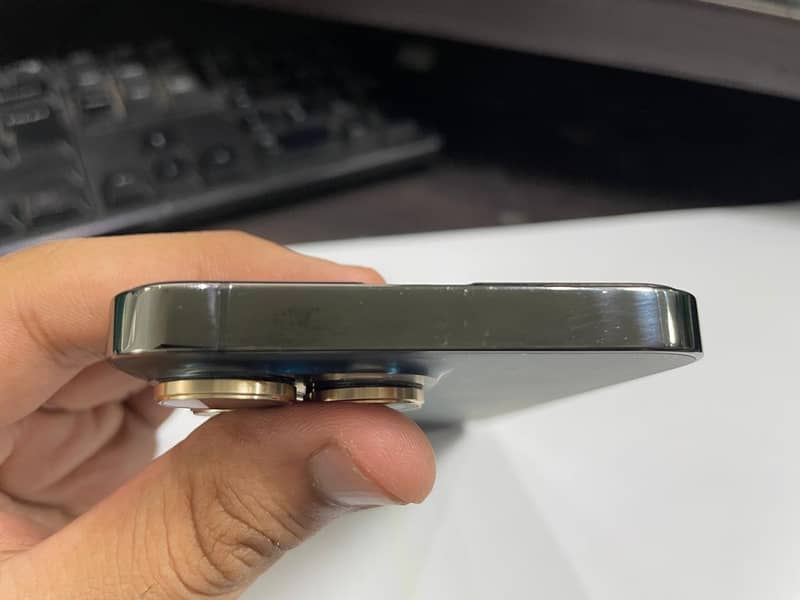 Apple iPhone 13 Pro 8