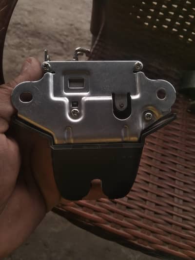 Elantra Back tailgate lock