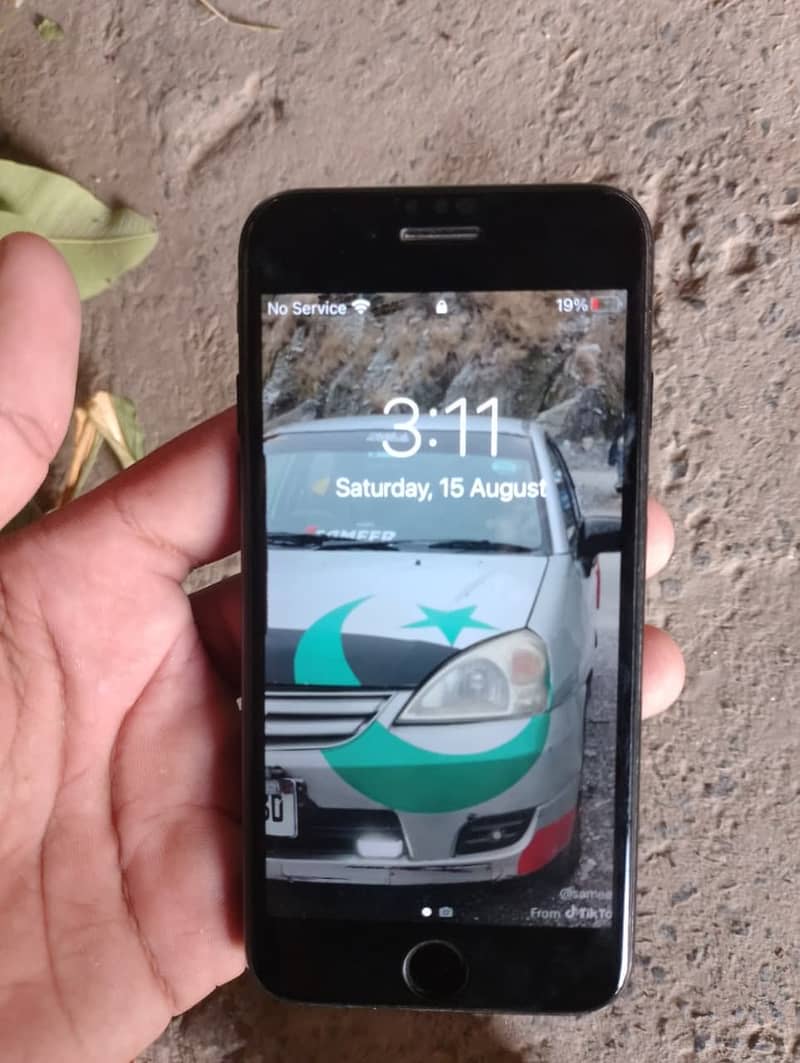 Apple iPhone 7 1