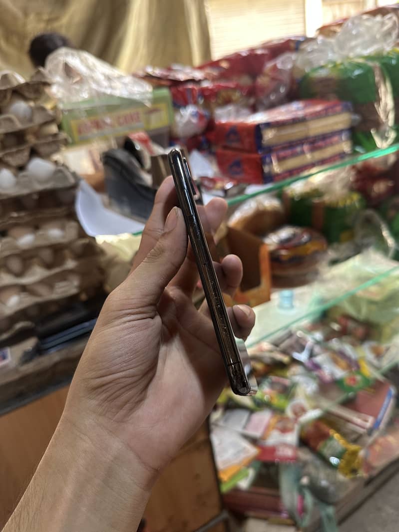 Apple iPhone X 5