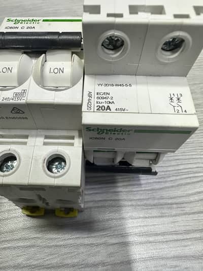 Schneider Breaker 20A-2Pole AC
