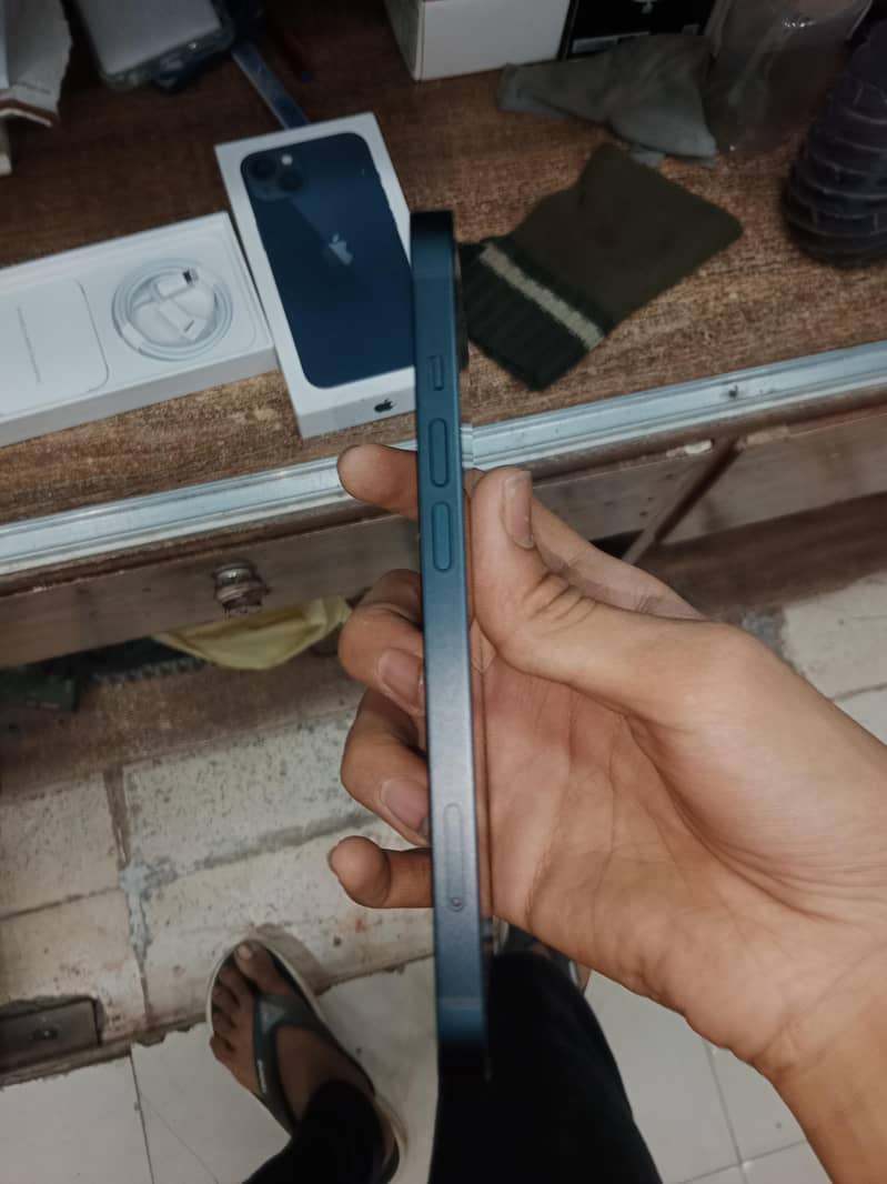 Apple iPhone 13 1