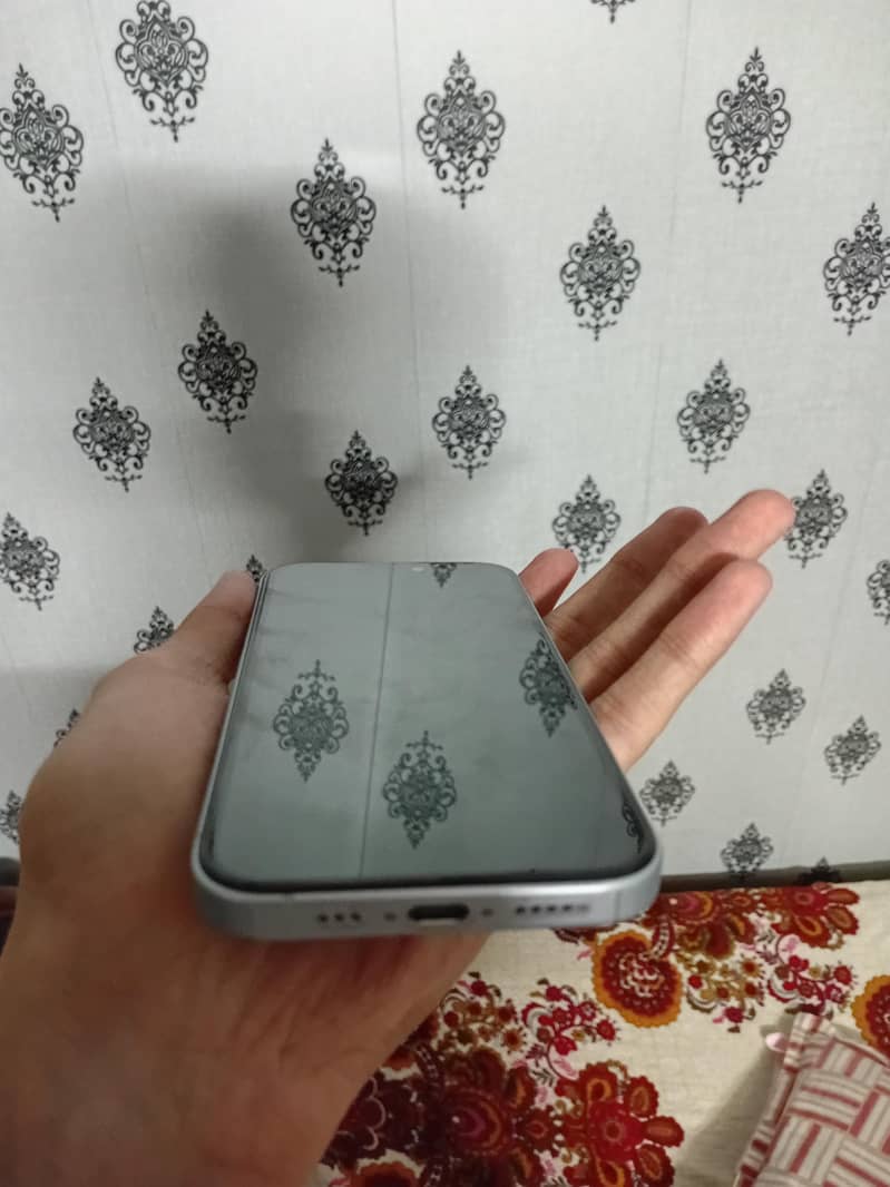 Apple iPhone 15 6