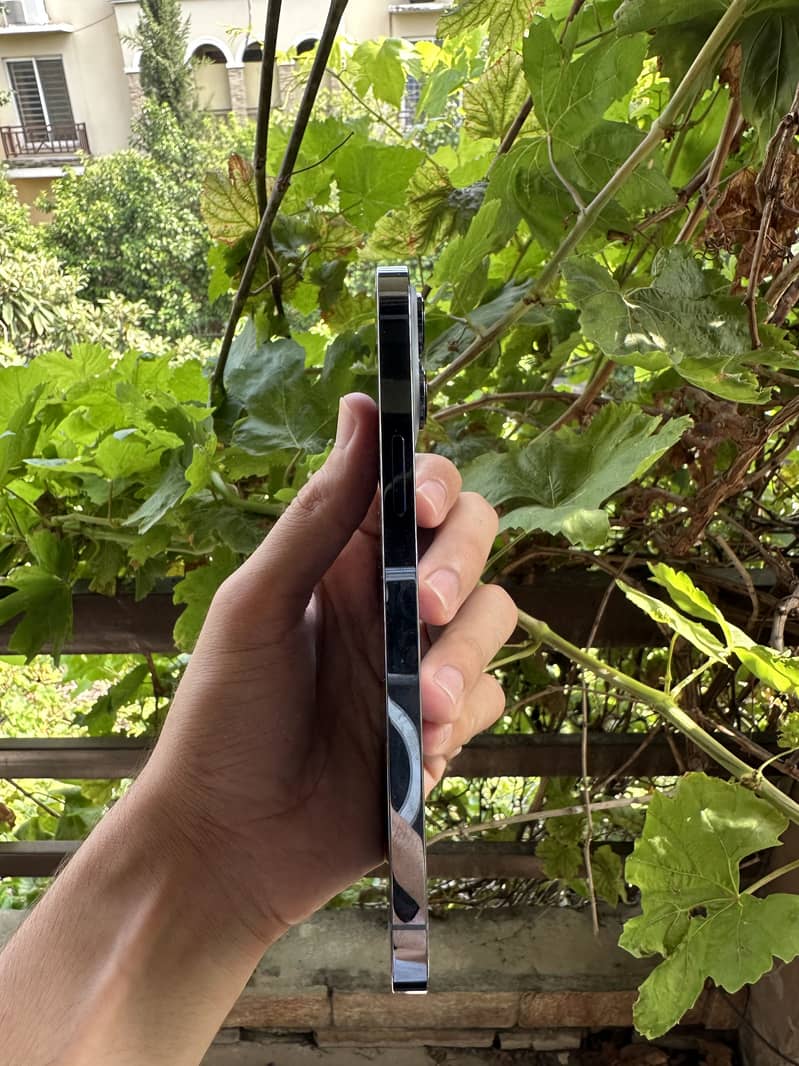 Apple iPhone 13 Pro Max 4