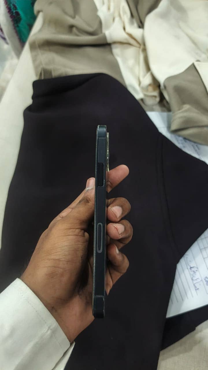 Apple iPhone 12 3