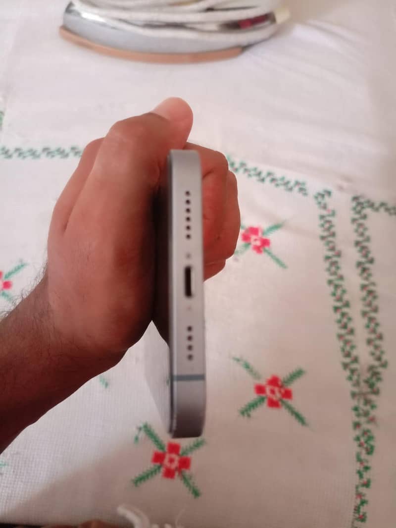 Apple iPhone 14 plus 4