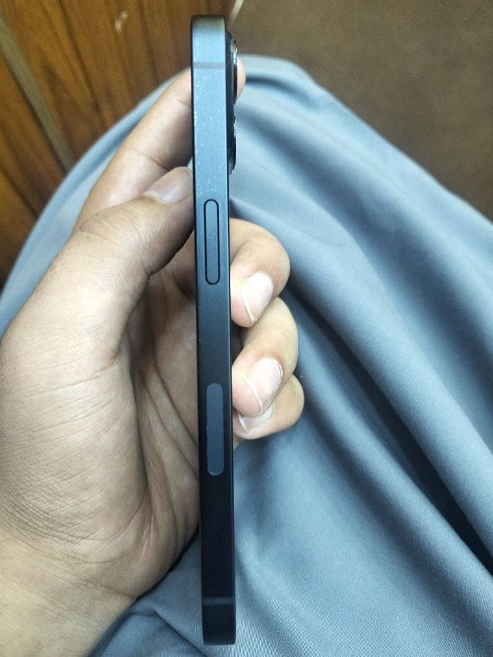 Apple iPhone 13 2