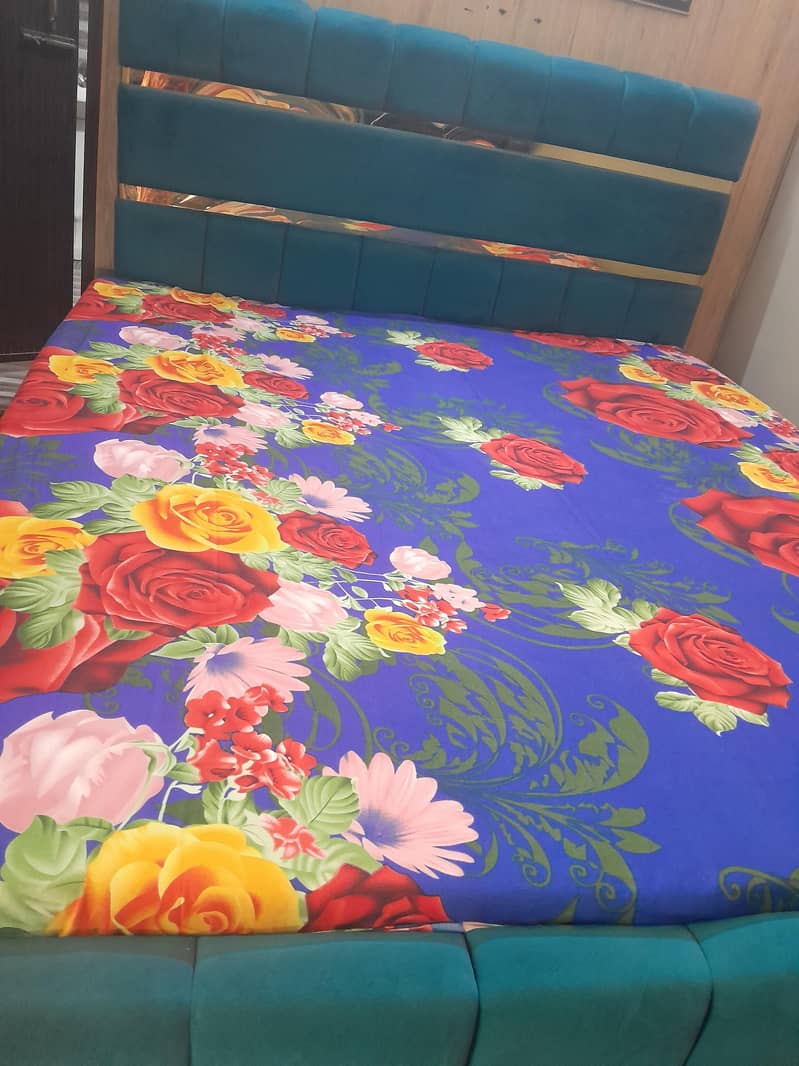 bed with matres 0