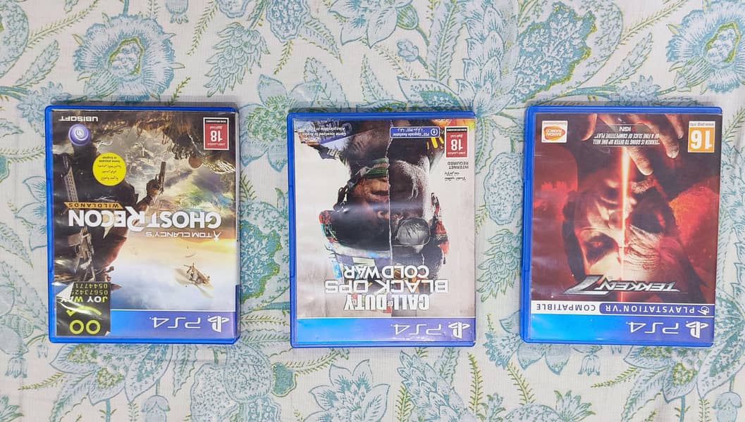 THREE PS4 CDs 0