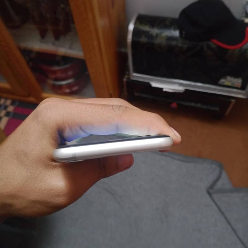 Apple iPhone 11 3