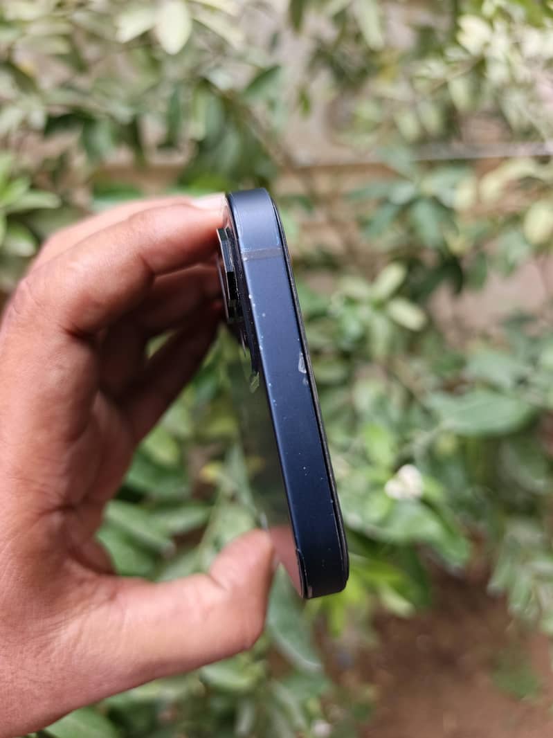 iPhone 12 6