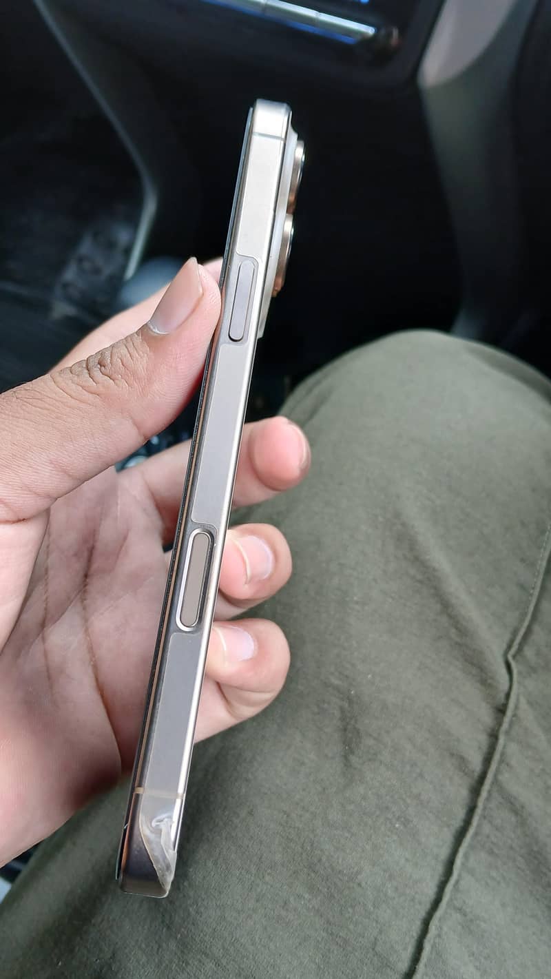 Apple iPhone 16 Pro Max 3