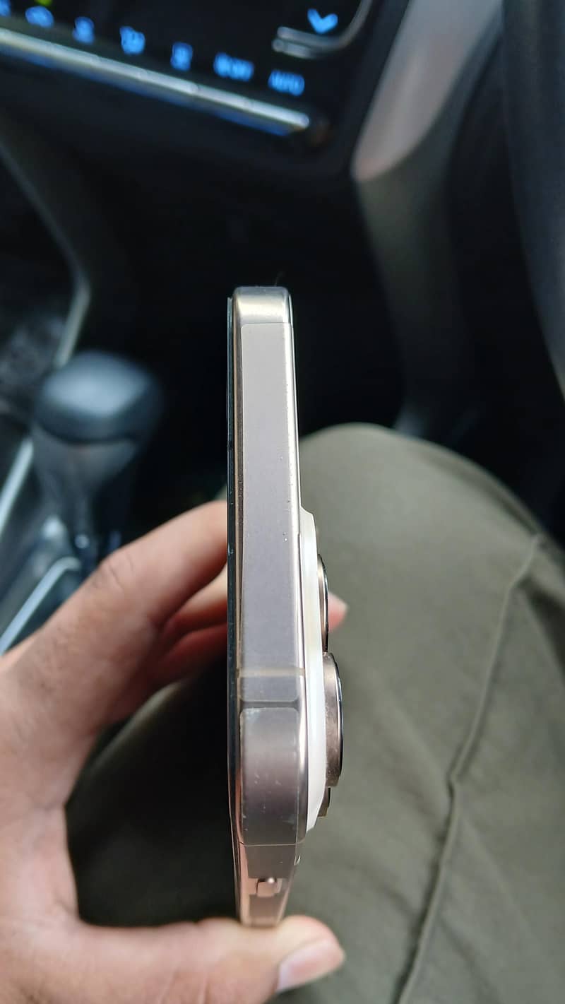 Apple iPhone 16 Pro Max 5