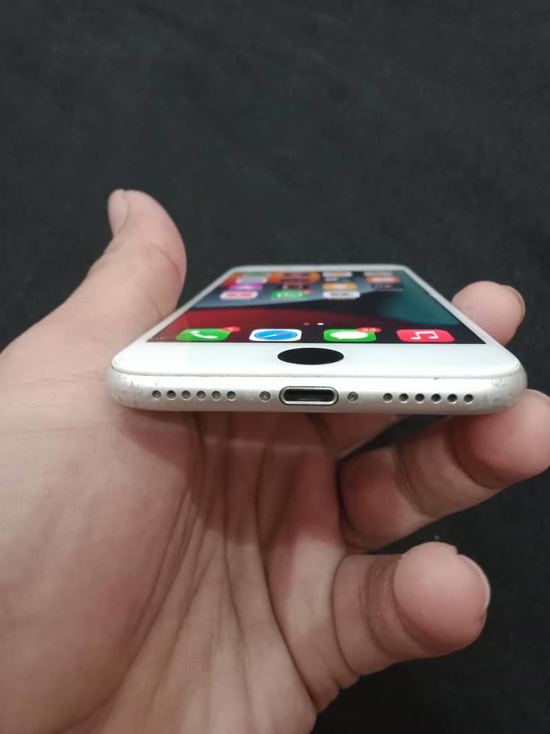 Apple iPhone 7 2