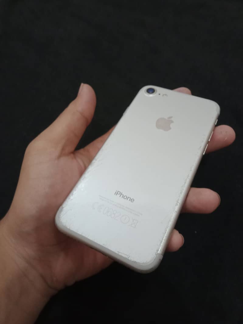 Apple iPhone 7 3